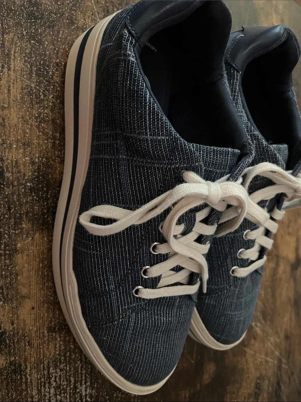 Clarks Women’s Audreigh Sun Navy Textile Casual Lace-Up Sneakers